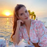 @larissaburak