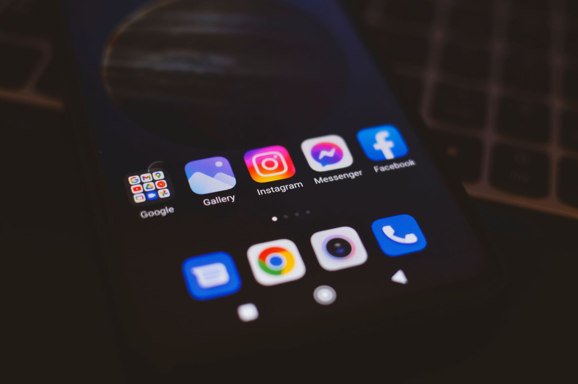 Smartphone home screen showing the Instagram, Messenger, Facebook and Gallery app icons